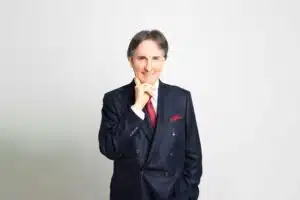 portrait-du-docteur-john-demartini