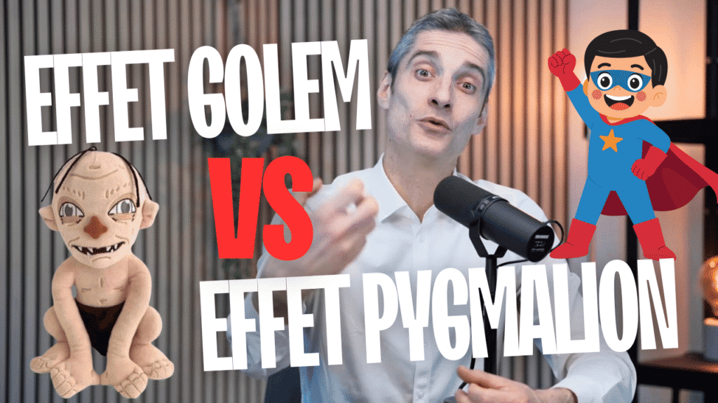 Xavier Foucher face caméra entre Gollum et Superman pour illustrer l’effet Golem et l’effet Pygmalion